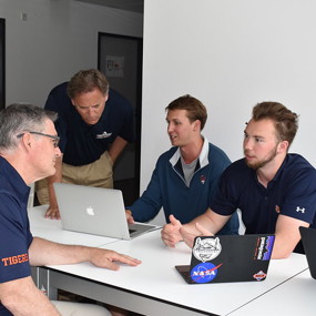 Bob Karcher talking to German and Engineering students