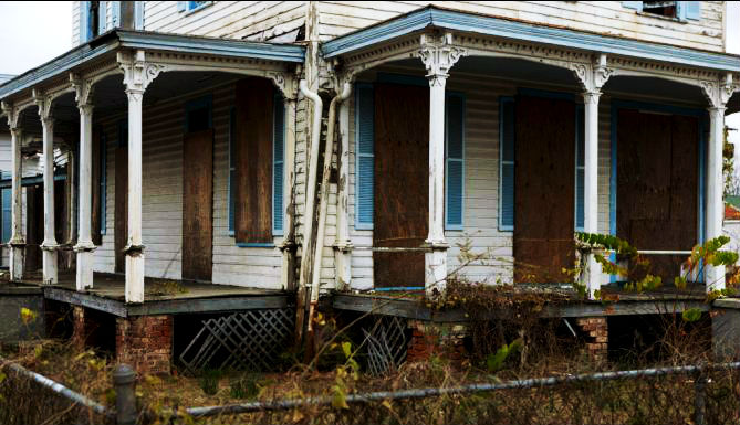 A derelict victorian home in Selma
