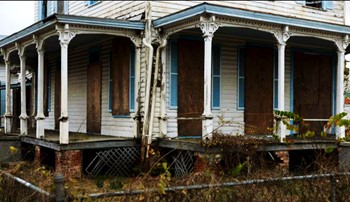A derelict victorian home in Selma