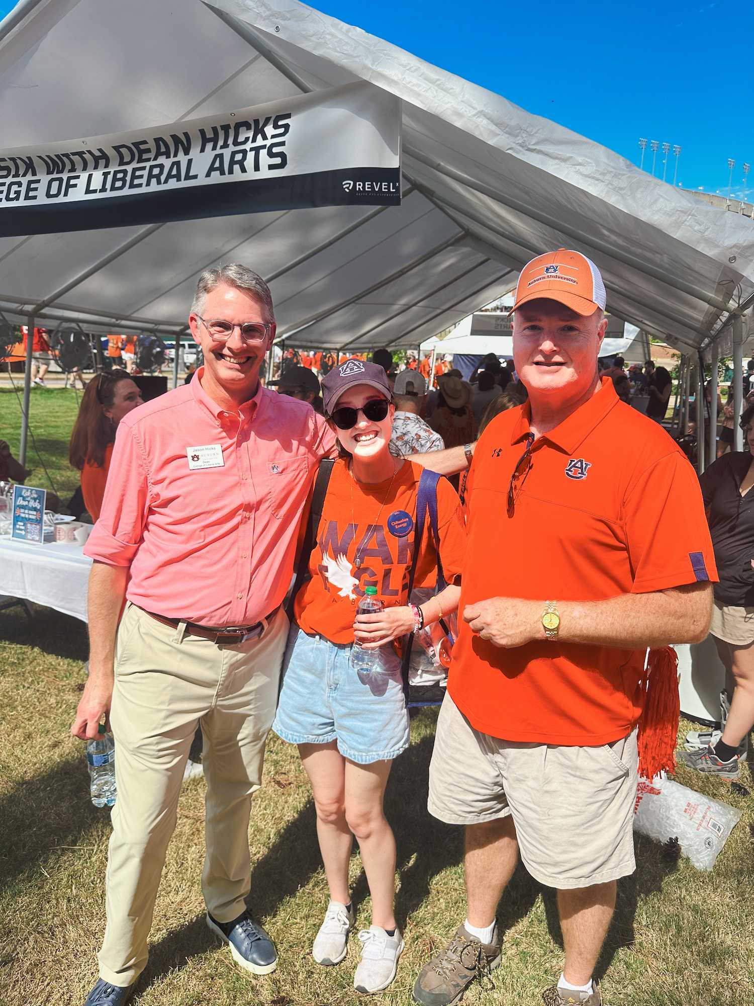 Dean Hicks with CLA alum at tailgate