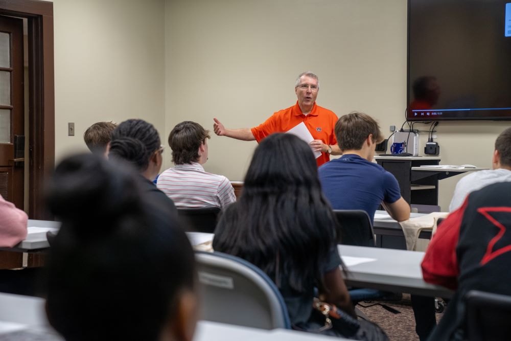 Auburn journalism professor speaking to class of high school students