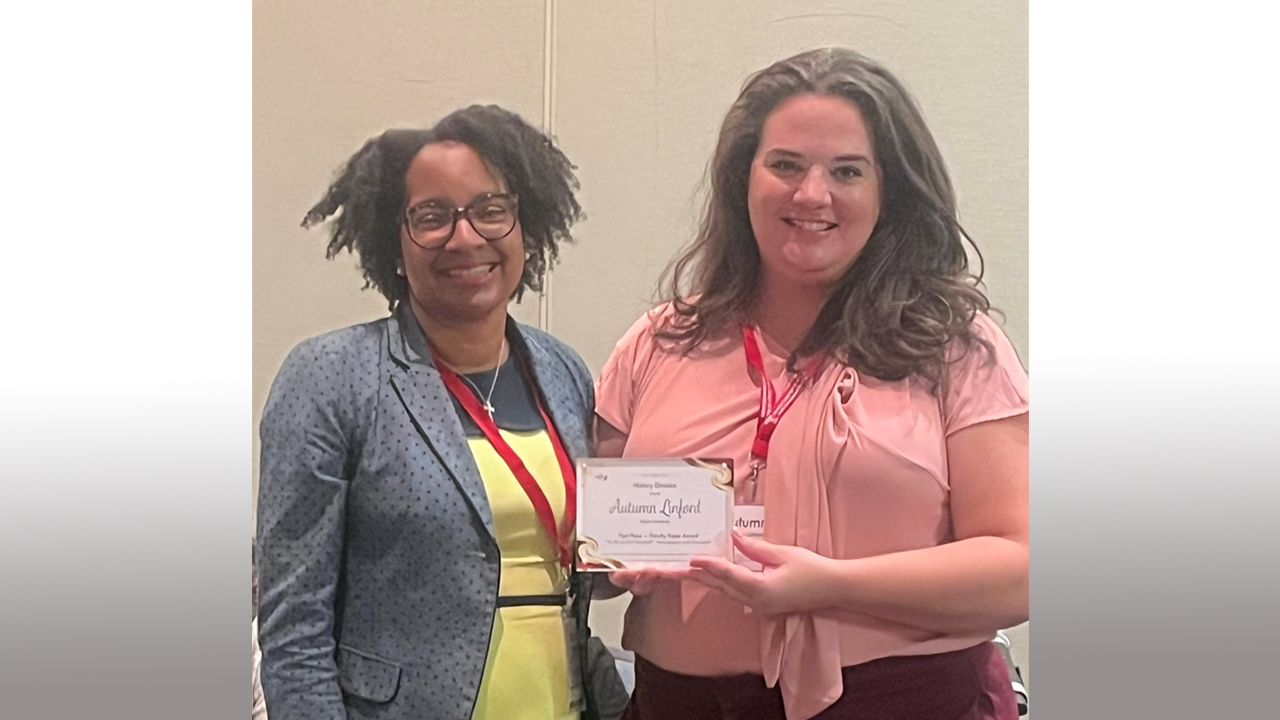 Autumn Linford receiving Top Faculty Paper Award