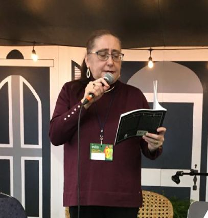 Evelyne Bornier reading a book