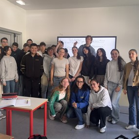 Nathan Goodwin teaching a class in Varese, Italy