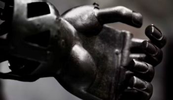 A mechanical iron hand from the 16th century
