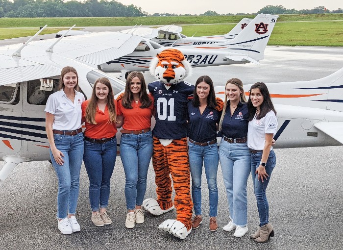 Air Race Classic pilots with Aubie