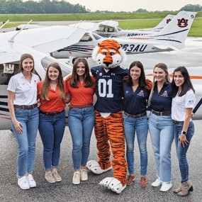 Air Race Classic pilots with Aubie