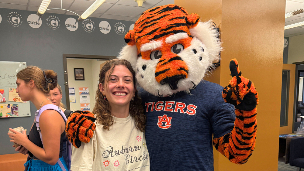 julianna acomb poses with aubie mascot
