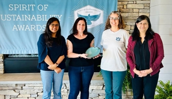 Community planning faculty accept award